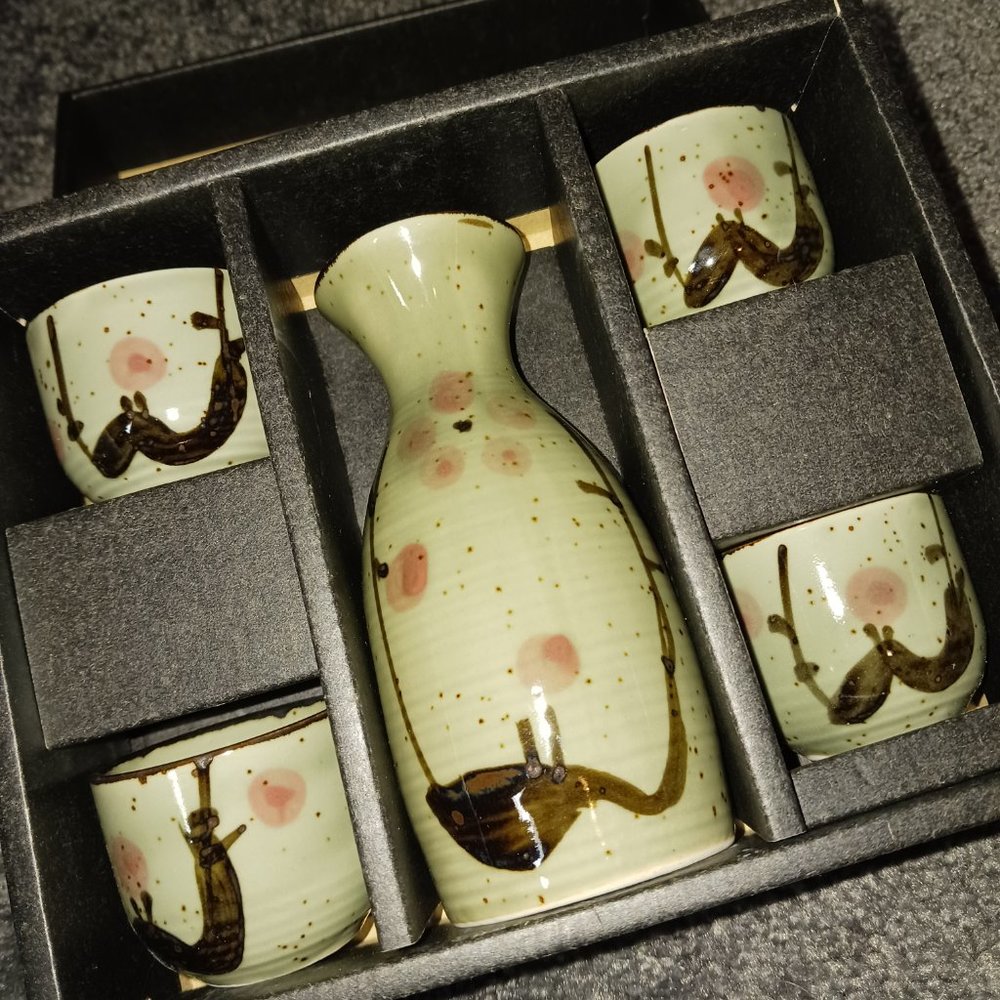 NEW! Beautiful Sake Set - Picture 6 of 7